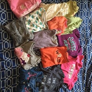 Bundle of girls 12/18 month tops 🎈